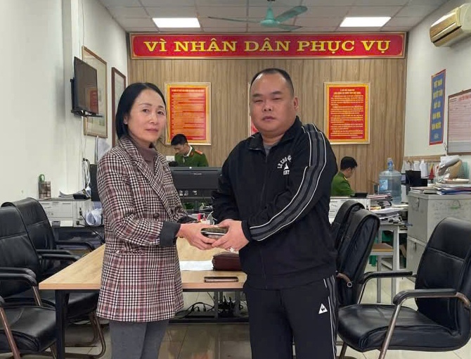 Công an phường Thành Đông phối hợp trả lại tài sản trị giá hàng trăm triệu đồng cho người đánh rơi